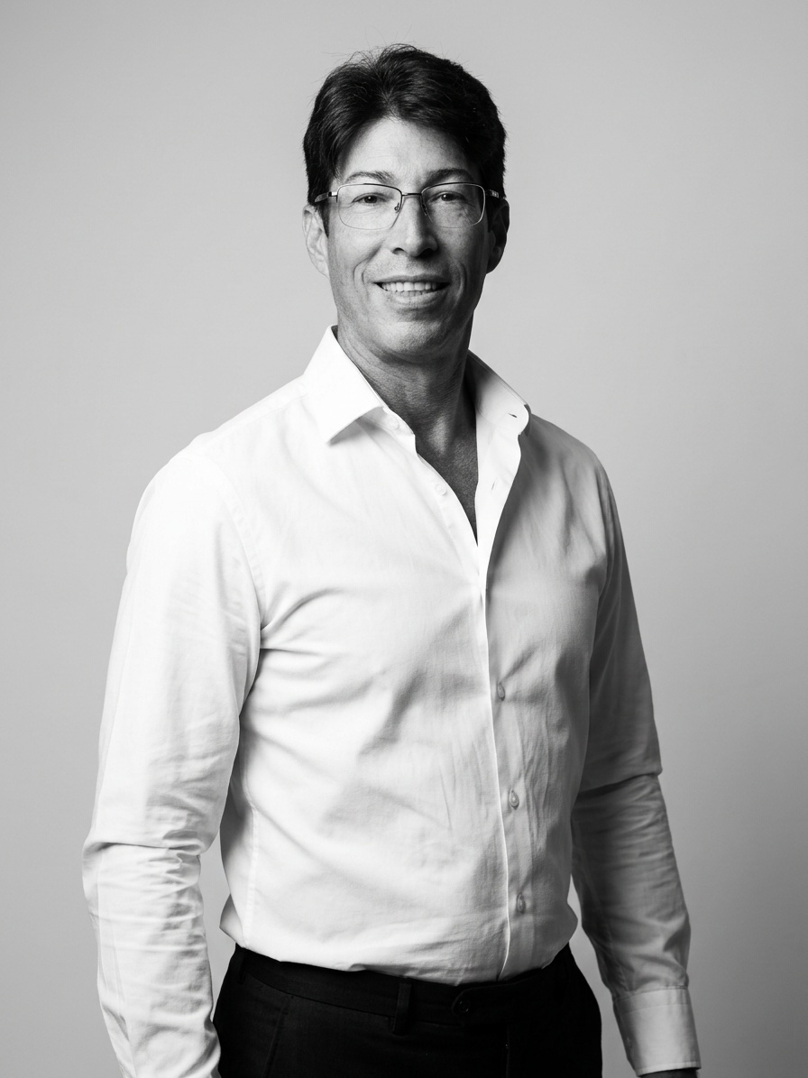 Retrato do engenheiro civil Rodrigo Afonso Vicente, CEO e fundador da Construção&Economia Associados